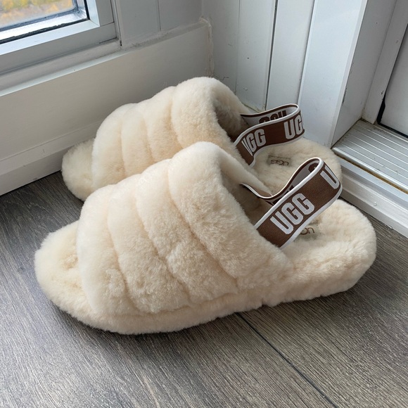 SOLD BRAND New UGG Slippers - Picture 2 of 5